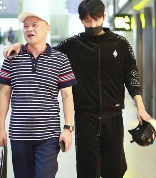 黄子韬八月曾为父亲祈福 黄子韬父亲离世