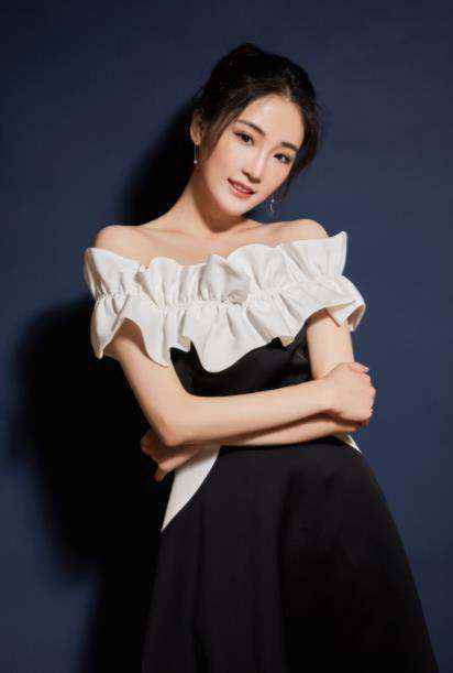 张可盈亮相榜样盛典 获青年明星公益倡导者奖