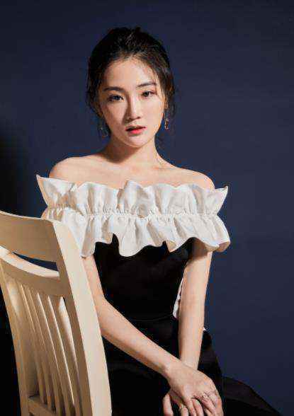 张可盈亮相榜样盛典 获青年明星公益倡导者奖