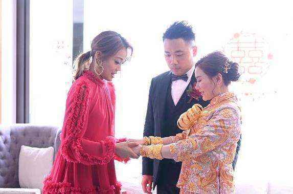 容祖儿荣登姑姐踩新床感动落泪 感慨真爱令人成长