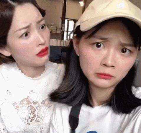 行走的表情包！金莎晒与好友聚会合照表情搞怪成谐星