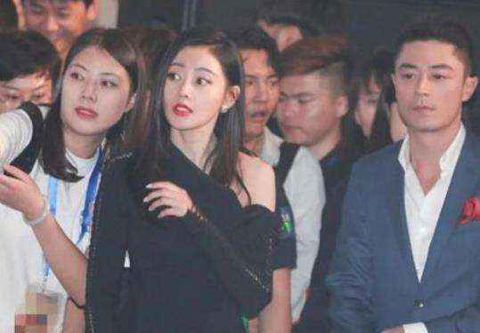 张天爱出席活动,却被霍建华眼神抢镜,网友:不愧是“老干部”!