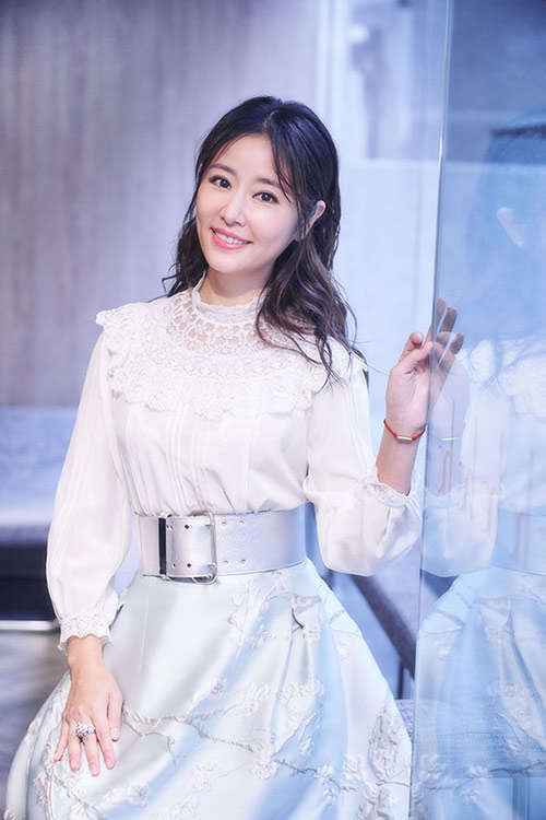 林心如解锁国韵潮流 靓丽束腰扩展姿容仙气