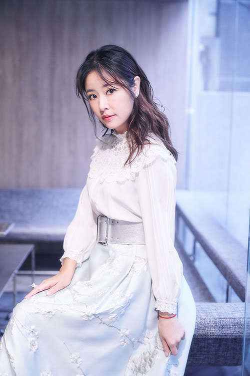 林心如解锁国韵潮流 靓丽束腰扩展姿容仙气