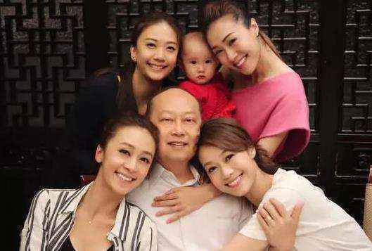 黄心颖家境普通 最难时期一家六口只住20平米公屋