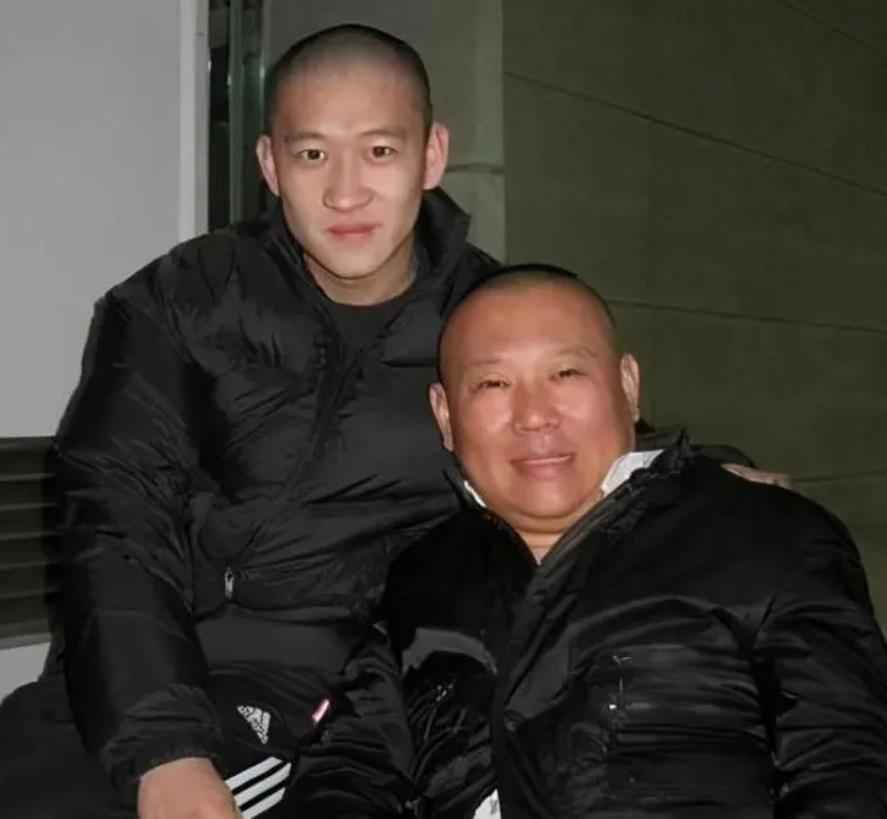 有种“整容”叫离婚一年，曹云金还是那样的潇洒，而唐菀早已不是原来的状态