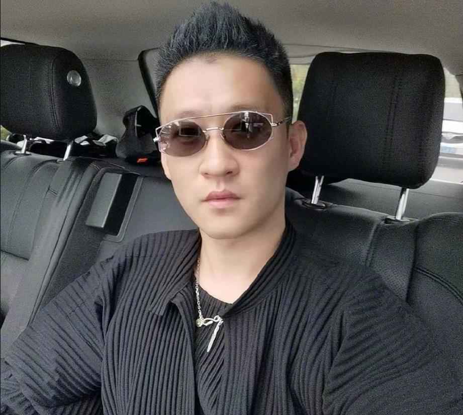 有种“整容”叫离婚一年，曹云金还是那样的潇洒，而唐菀早已不是原来的状态