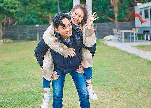 果然妻管严！张智霖自曝综艺酬劳全部上交袁咏仪