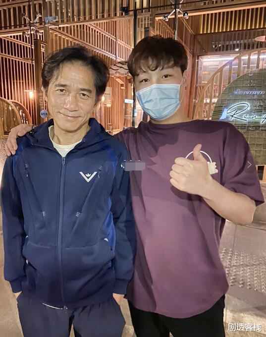 岁月不饶人！梁朝伟近照曝光，TVB五虎现状，年龄最大的苗侨伟居然是赢家