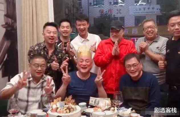 岁月不饶人！梁朝伟近照曝光，TVB五虎现状，年龄最大的苗侨伟居然是赢家