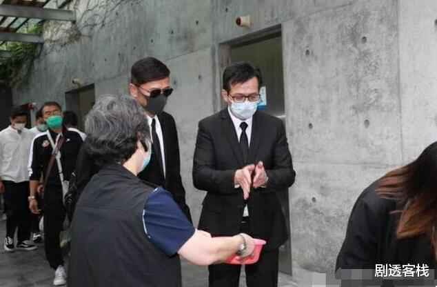 岁月不饶人！梁朝伟近照曝光，TVB五虎现状，年龄最大的苗侨伟居然是赢家