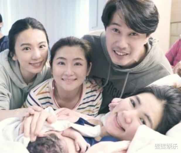 Ella家是复式楼还种牛油果树，马桶是黑色，称二胎想要生女儿