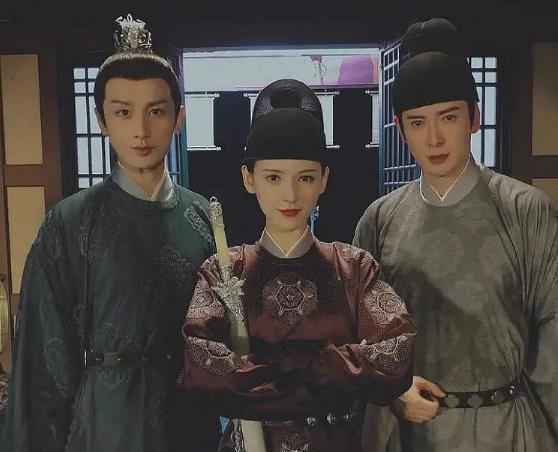 “冰橙汁”夫妇已解绑，成毅又获新官配，粉丝吐槽没有CP感