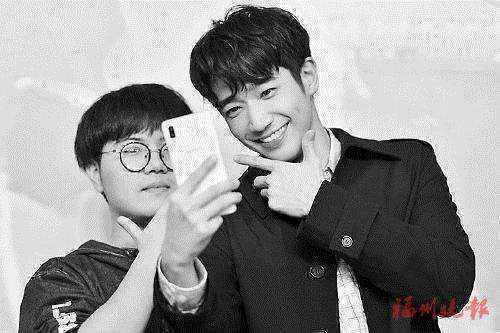 电影《比悲伤更悲伤的故事》福州高校提前点映