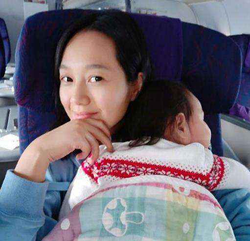 朱丹带女儿找周一围团聚 自曝全程当＂肉垫＂不敢动