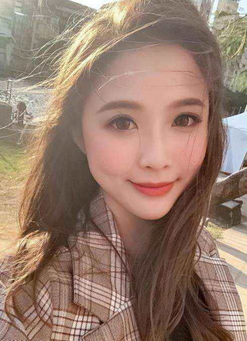 张若由台红返转头 今年出写真真艺人