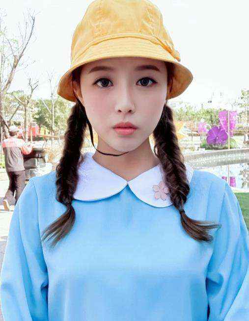 张若由台红返转头 今年出写真真艺人