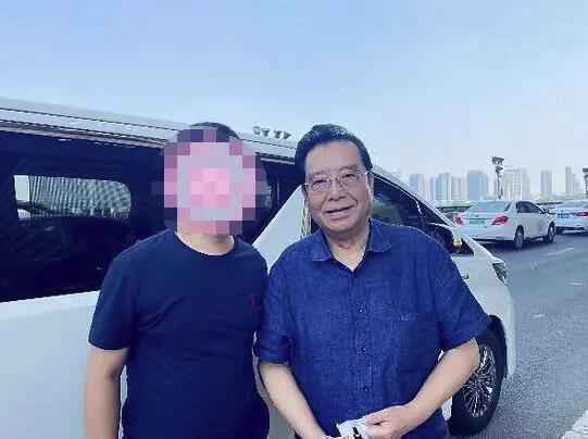 81岁李双江近照 身子骨依然硬朗