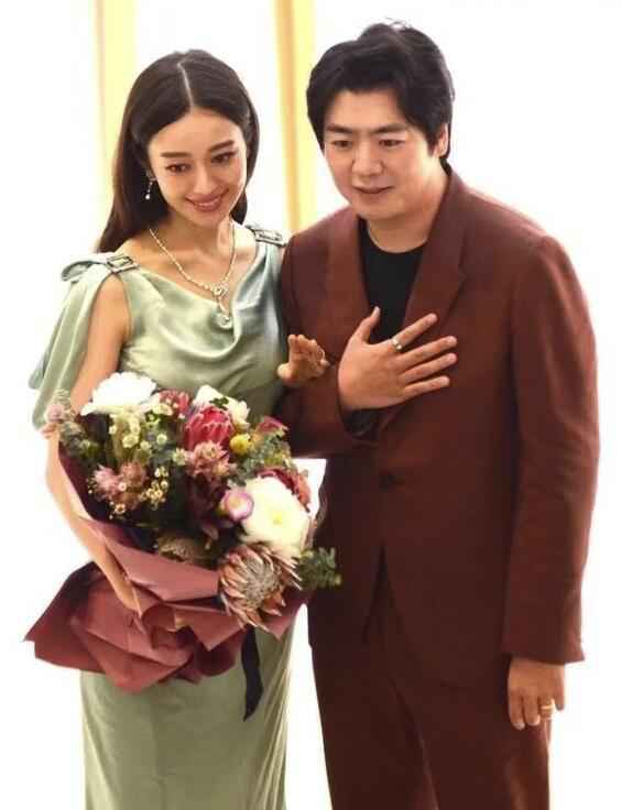 郎朗夫妇恩爱现身 亮相上海某品牌活动