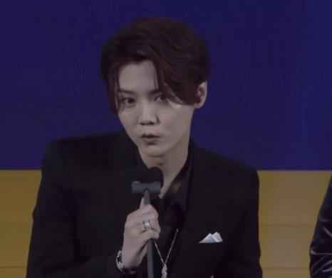 鹿晗被吐槽脸垮油腻 没有年轻的清爽感了