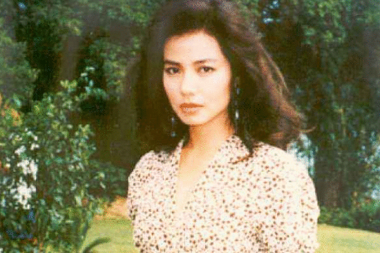 她是刘德华的理想妻子，迷倒周润发张国荣，撩遍全香港却决定孤独终老