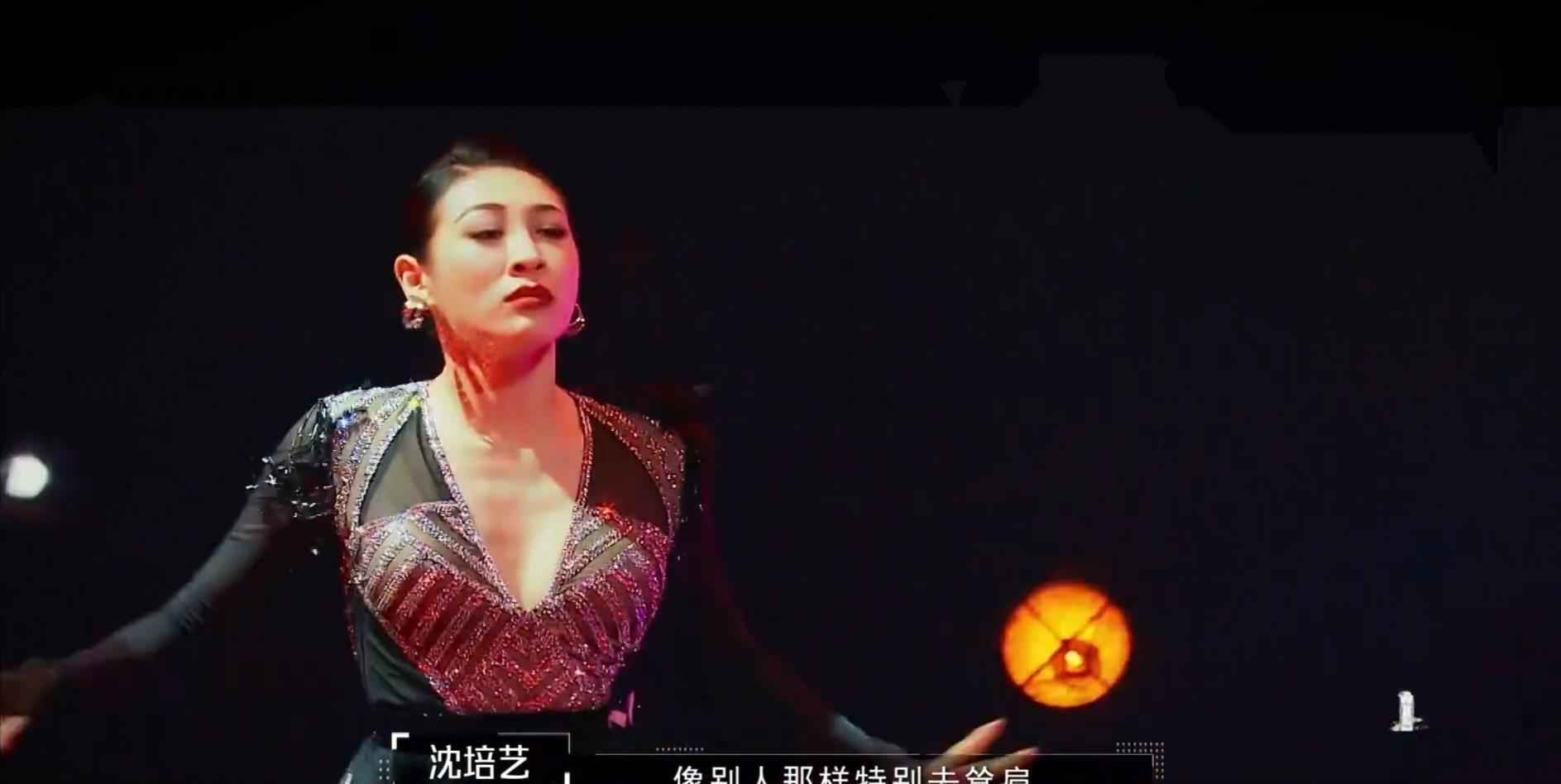 《街舞》12强选手，黄子韬战队成员，淡淡在《舞蹈风暴》仅获两杆