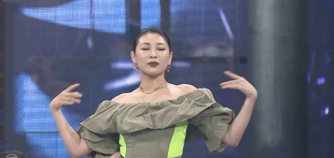 《街舞》12强选手，黄子韬战队成员，淡淡在《舞蹈风暴》仅获两杆