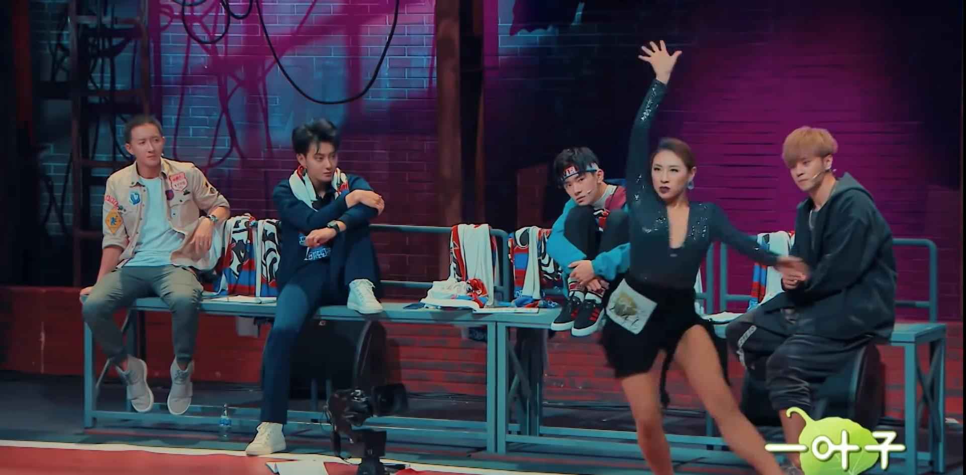 《街舞》12强选手，黄子韬战队成员，淡淡在《舞蹈风暴》仅获两杆