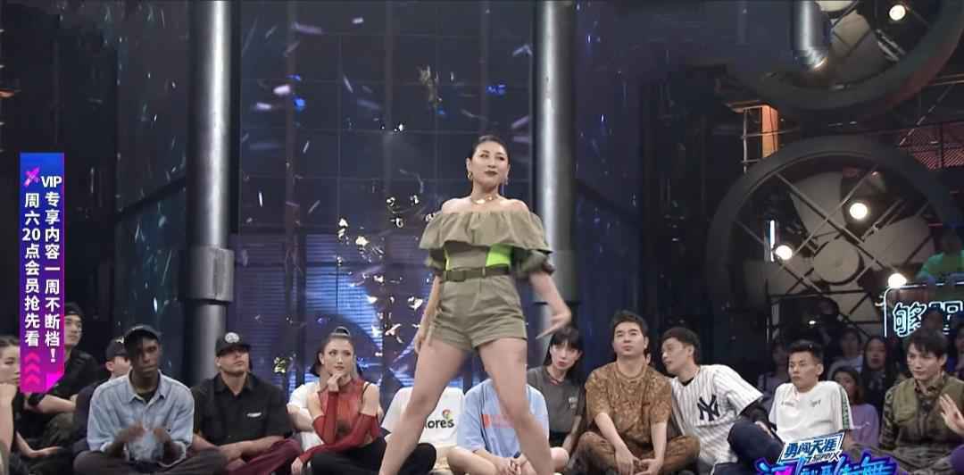 《街舞》12强选手，黄子韬战队成员，淡淡在《舞蹈风暴》仅获两杆