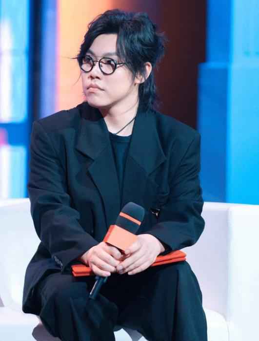 歌手李琦亮相线上慈善活动 助力“爱奇儿”圆梦舞台传递希望