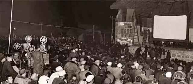 真正第一届春晚：侯宝林新凤霞、梅兰芳出镜，嘉宾卧虎藏龙