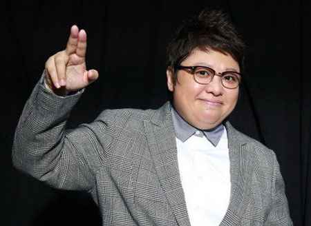 耍大牌遭全网封杀，曾经7次荣登春晚舞台，如今街头卖艺无人识！