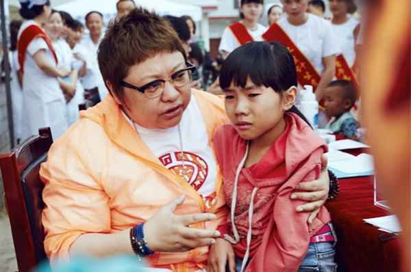 耍大牌遭全网封杀，曾经7次荣登春晚舞台，如今街头卖艺无人识！