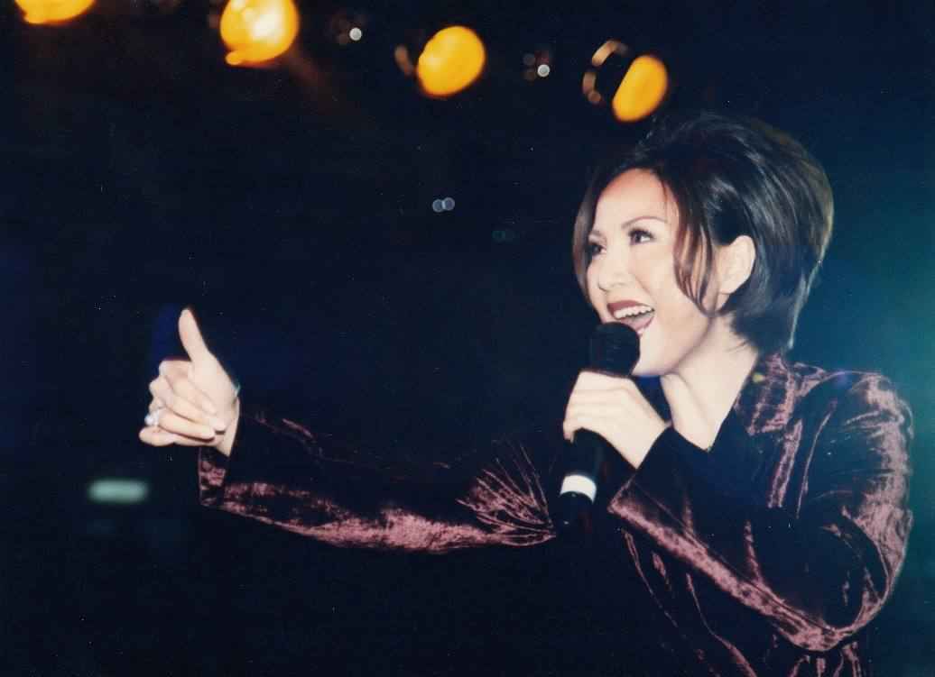 耍大牌遭全网封杀，曾经7次荣登春晚舞台，如今街头卖艺无人识！