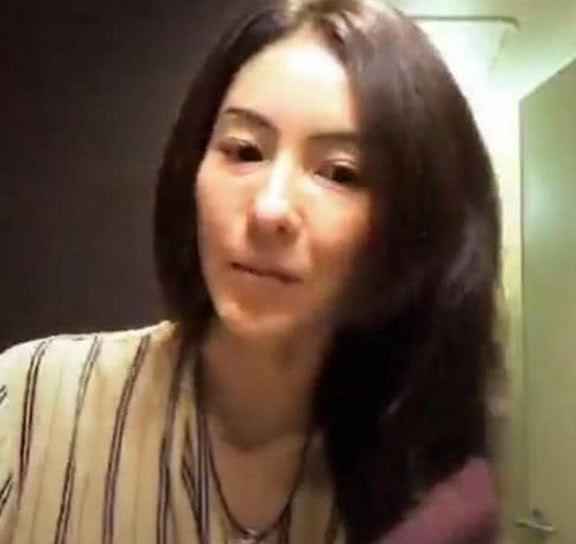 张柏芝近照曝光，面容僵硬表情失控，网友：不及王菲一半美