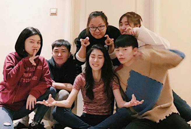 她是好声音中最红的冠军，如今又成为影视圈中最抢手的女人