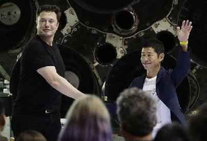 SpaceX第一个私人环月乘客，42岁的日本土豪，他还想带人免费登月