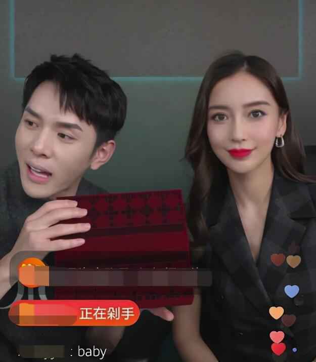 Baby李佳琦直播 肤色差引关注