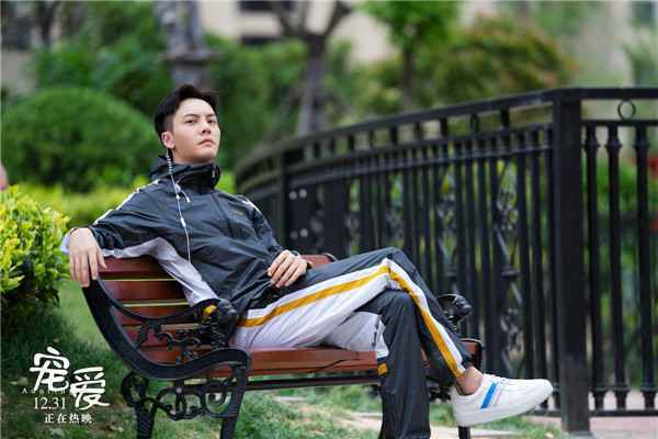  陈伟霆钟楚曦临场发挥设计新婚情节