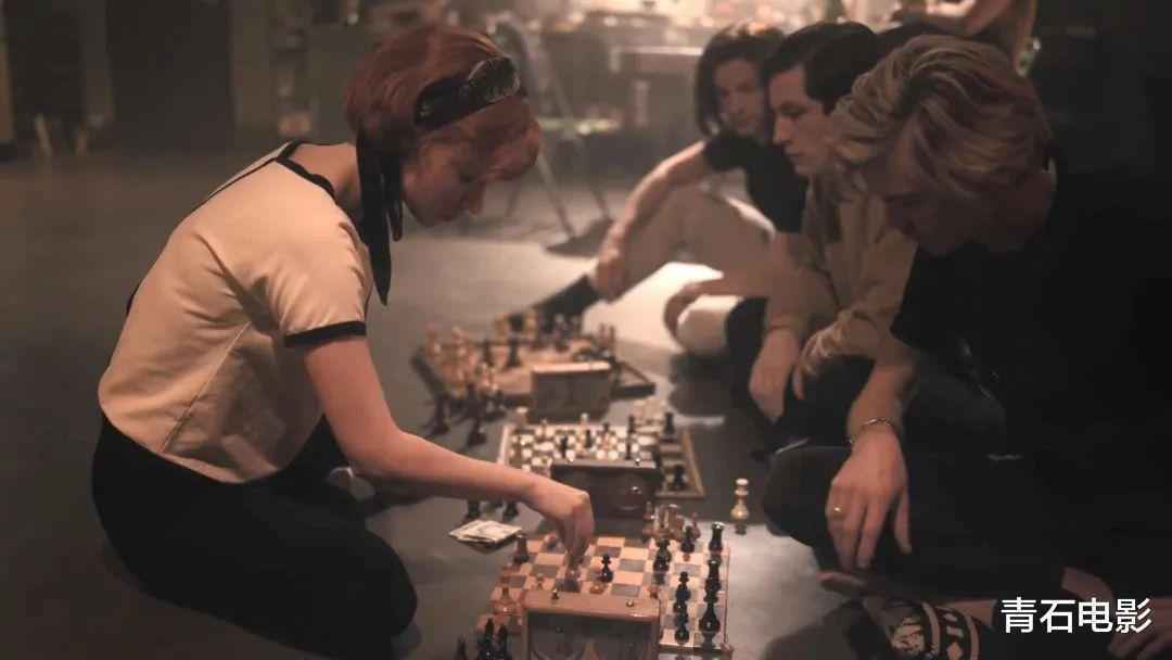 连刷7集还不过瘾！豆瓣9.2分爽剧，希斯·莱杰生前就想拍它