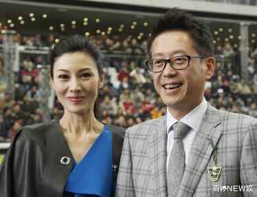 继李嘉欣跟儿子“共浴”后，又穿透明装跟儿子逛街，儿大需避母