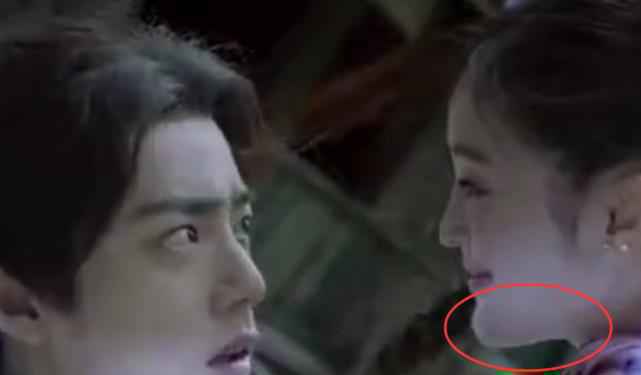 《斗罗》中吴宣仪除了龅牙，下巴也这么奇怪，怪不得肖战这个表情