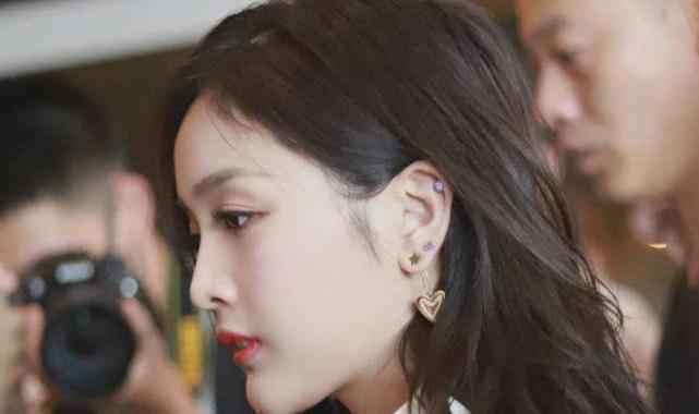 《斗罗》中吴宣仪除了龅牙，下巴也这么奇怪，怪不得肖战这个表情