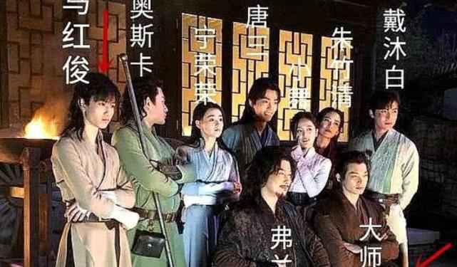 《斗罗》中吴宣仪除了龅牙，下巴也这么奇怪，怪不得肖战这个表情