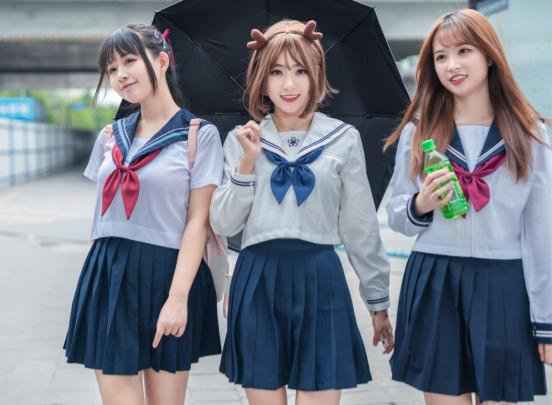 二次元戏精小姐姐占领地铁站？《一拳超人》手游初夏强势来袭