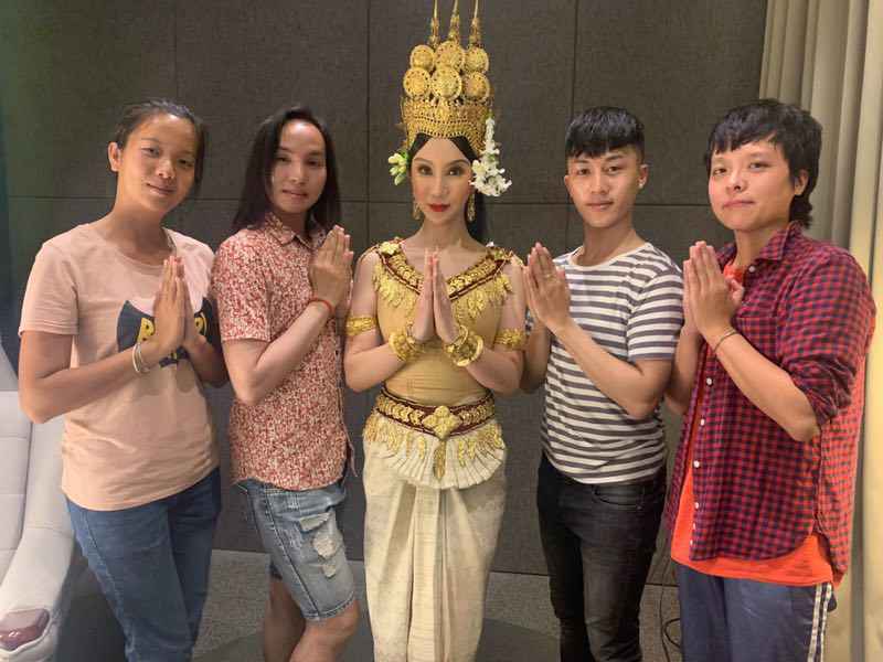 李宓儿出席中柬文化旅游大会，获得“中柬旅游文化形象大使”