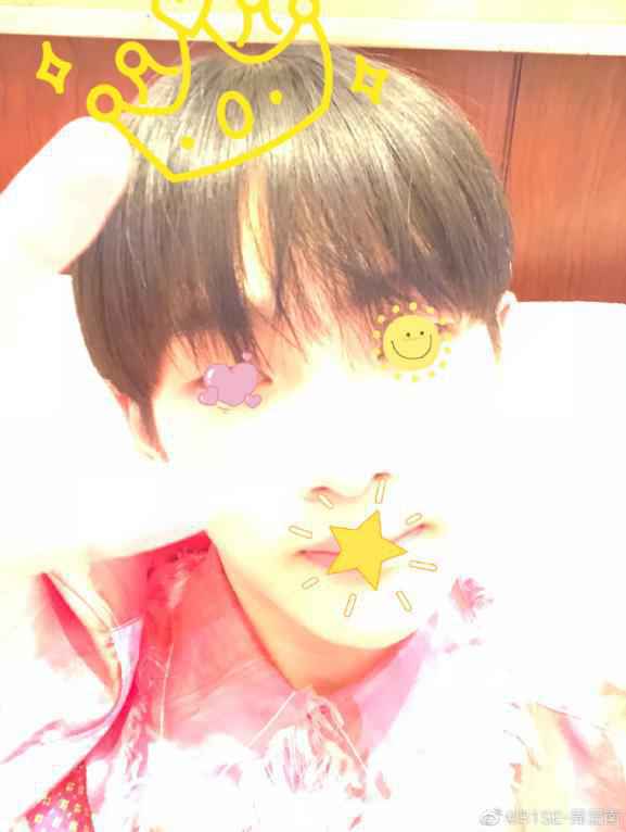 周震南doki生日直播防吃手神器走红网络R1SE成员陆续上线惊喜多