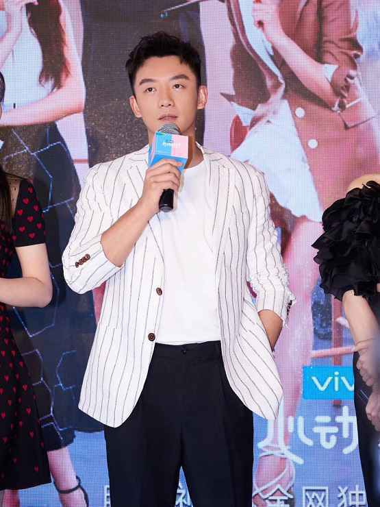 《心动的信号2》发布会郑恺被赞“懂很多”成新任“爱情柯南”