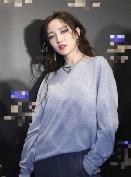 孟佳回应戴假发片 这是一个秘密还是戴着吧