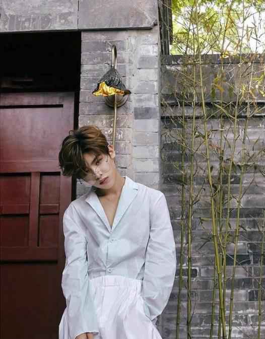 乐华娱乐回应黄明昊妈妈欠款